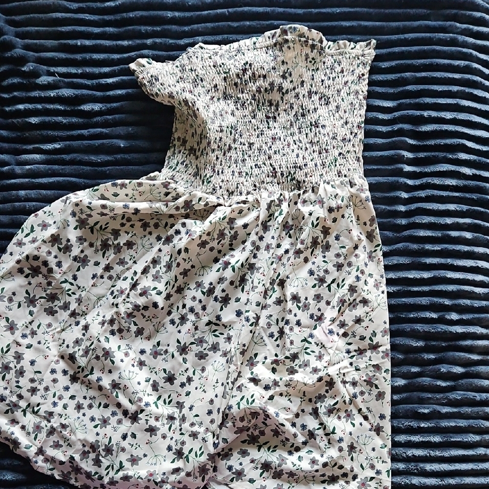 SHEIN Floral Smocked Strapless Swim Cover